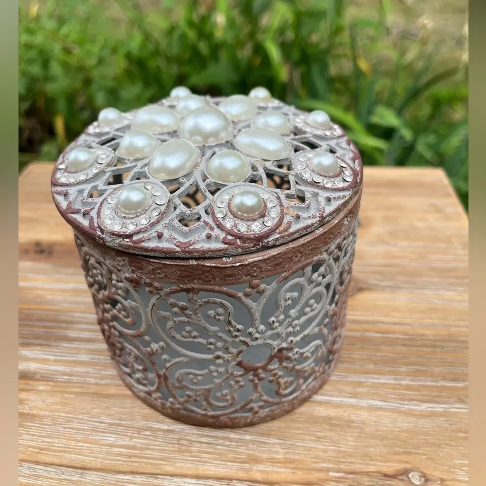 Vintage, metal container with decorated w/pearls & sparkles Lis, 3.4x4.25 in